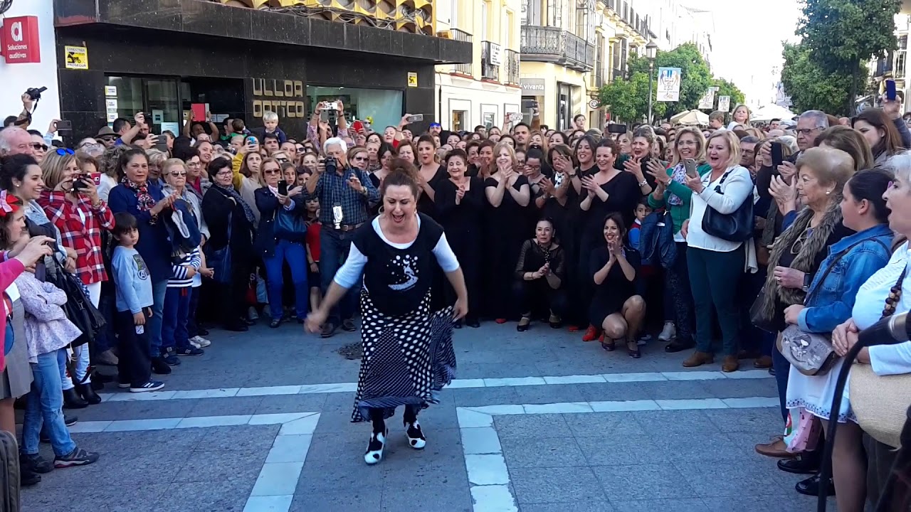 Fani por bulerias en el centro de Jerez.