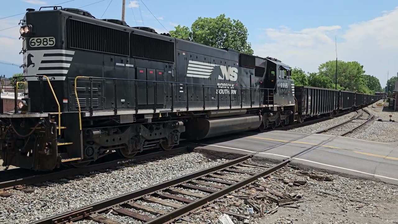 SD60E 6985 switching cars in downtown Greeneville, 7/9/2025. #norfolksouthern #train