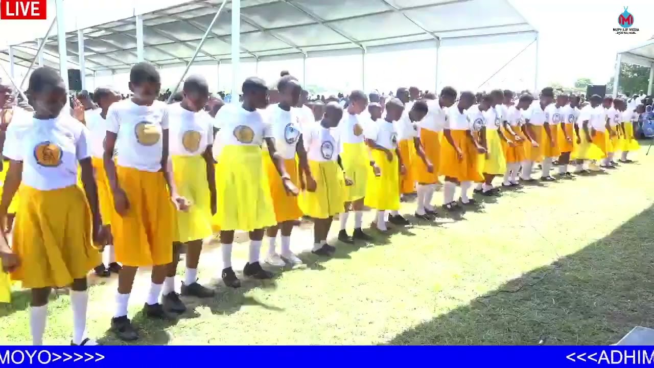 TAZAMA UTOTO MTAKATIFU WALIVYOTOA BURUDAN MBELE YA ASKOFU MUSOMBA KWENYE MAVUNO  JIMBO BAGAMOYO