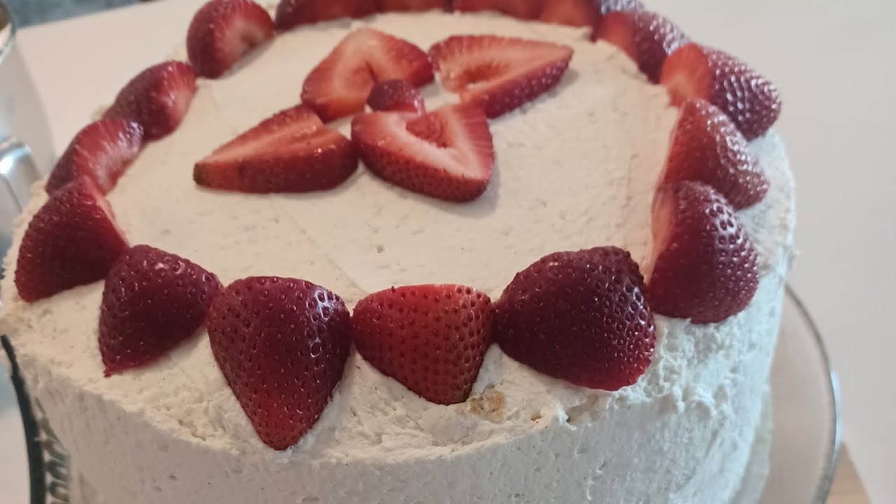 Korean Saeng Cream Cake- unique frosting that is hot climate-friendly (no melt/weep)