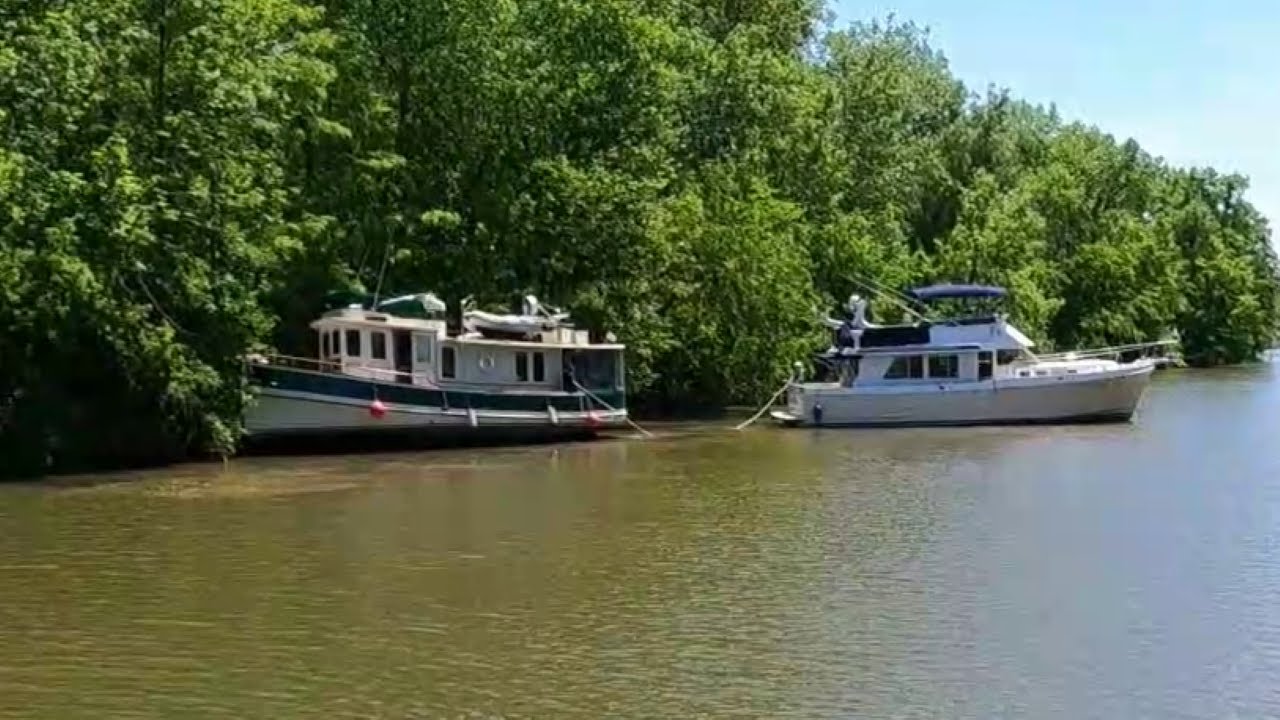 Boat Crashes Into the Riverbank - The Erie Canal