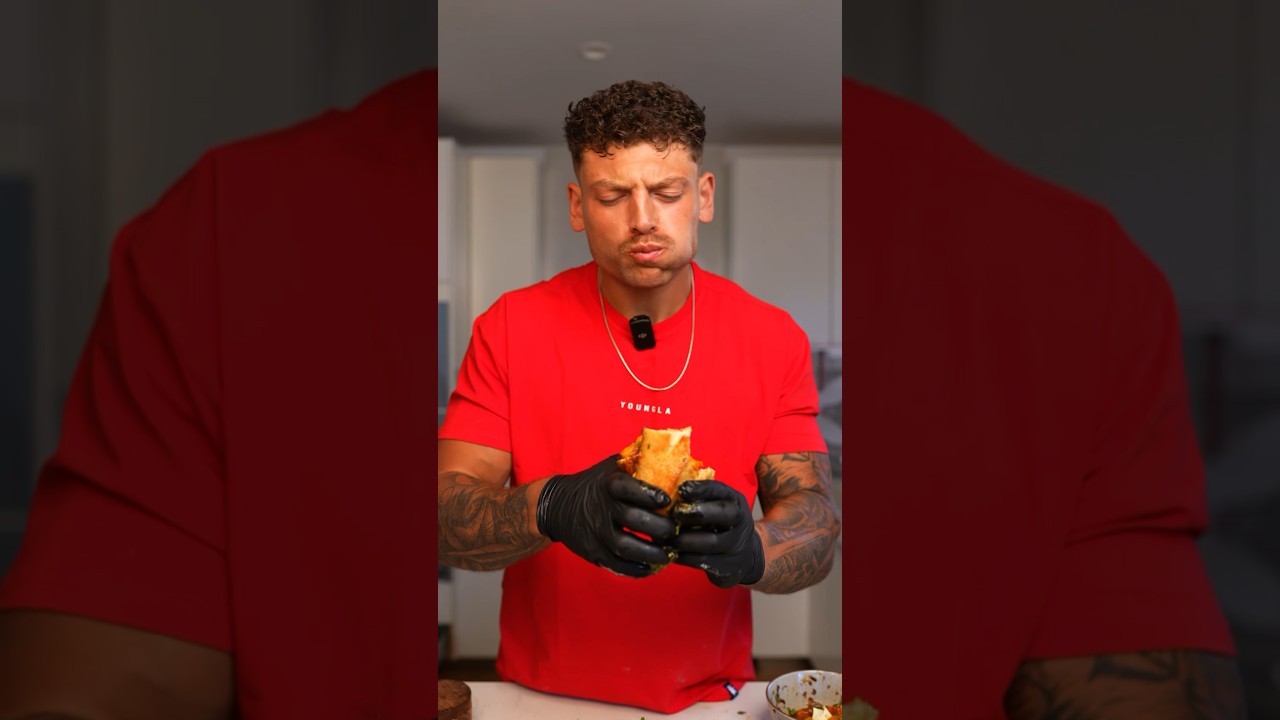 THE WORLD&rsquo;S BEST CHICKEN SANDWICH
