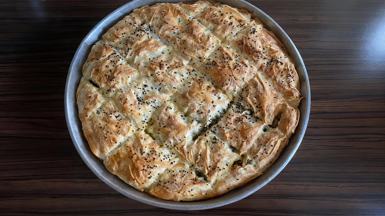 KIYMALI VE ISPANAKLI TEPSİ BÖREĞİ