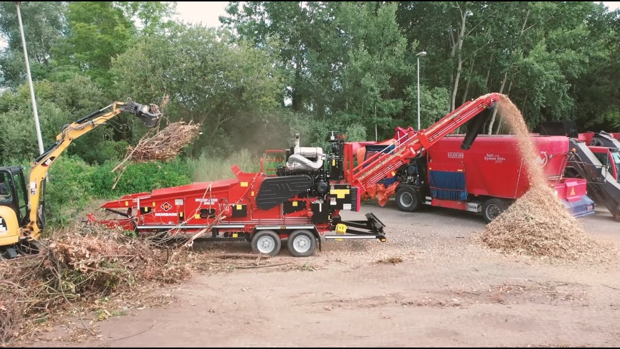 Morbark 2400 Wood Hog Shredder and Chipper (EN)
