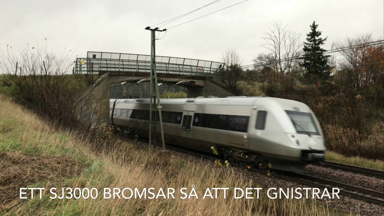 SJ3000 M&ouml;ts Av R&ouml;dljus Strax S&ouml;der Om Gnesta Och Bromsar In Kraftigt