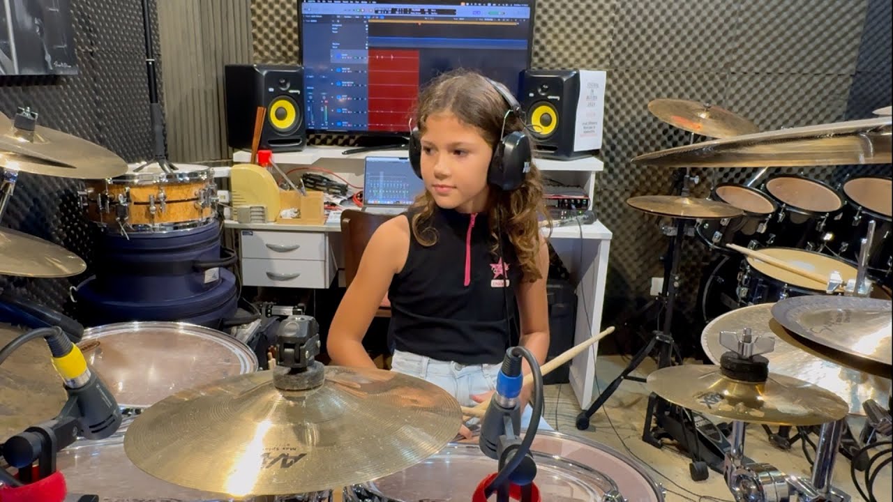 SOFIA ORTEGA CARDOSO TOCANDO THINKING OUT LOUD - ED SHEERAN
