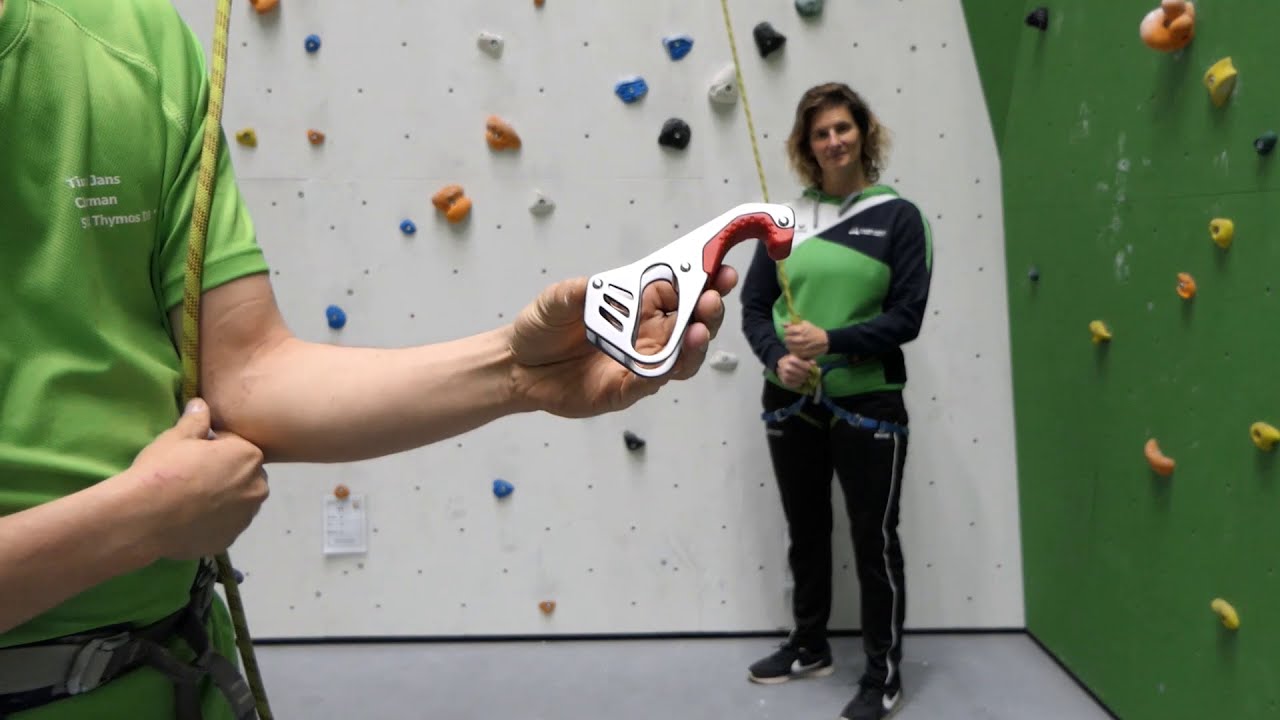 Instruction video getting ready to belay with a smart & partnercheck
