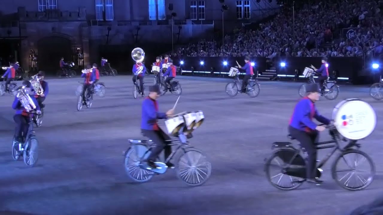 Crescendo Bicycle Showband Opende tijdens Basel Tattoo 2025 show 1