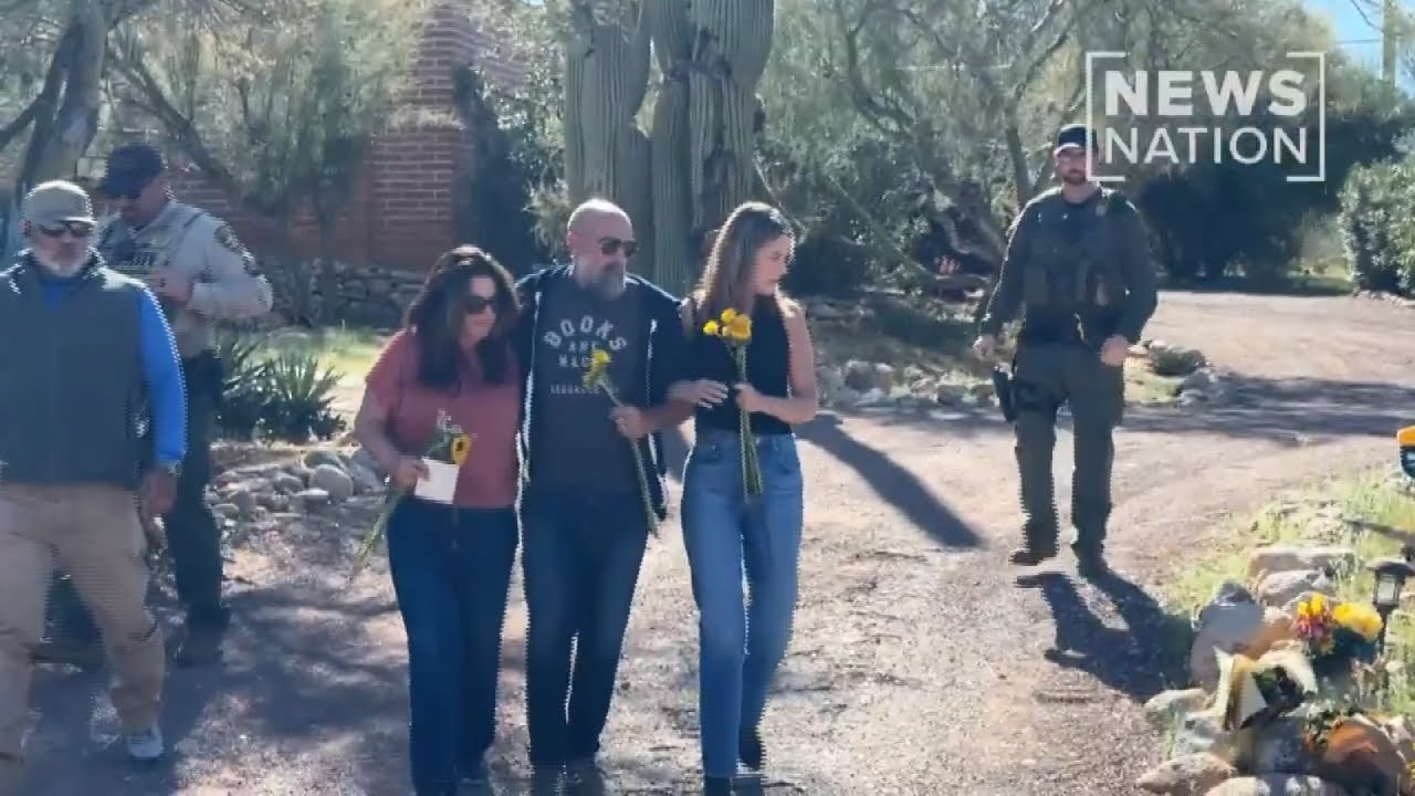Guthrie family visits mom's neighborhood to thank neighbors for support