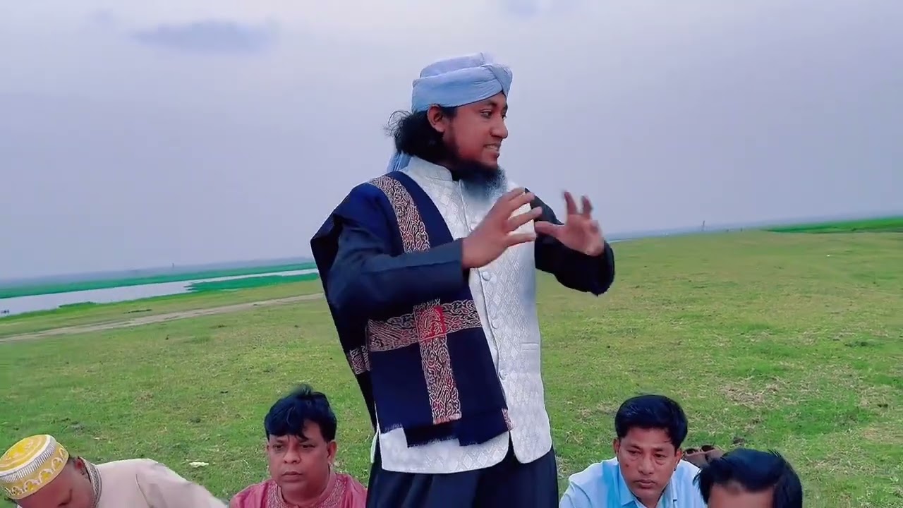 সকল সি এন জি চালক‌দের পক্ষ থে‌কে ইফতার মাহ‌ফিল৷‌তিতাস নদীর পাড় মুফ‌তি তা‌হেরী৷Mufti gias uddin taher