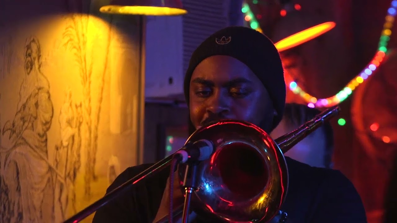 Move on Up (Curtis Mayfield) - Sahara Allstars