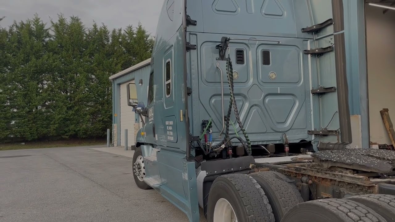 How to fix some shaky side fairings on the cheap! Freightliner Cascadia 2022/21