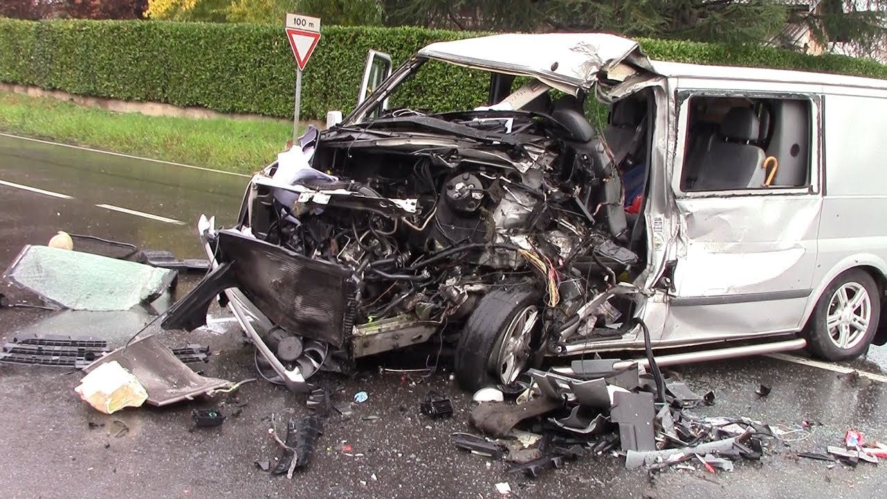 GRAVE INCIDENTE CAMION CONTRO FURGONE ARRIVO AUTOGRU' VVF COMO+APS VVF CANTU'+RECUPERO+SOSOLG+BIAMAR
