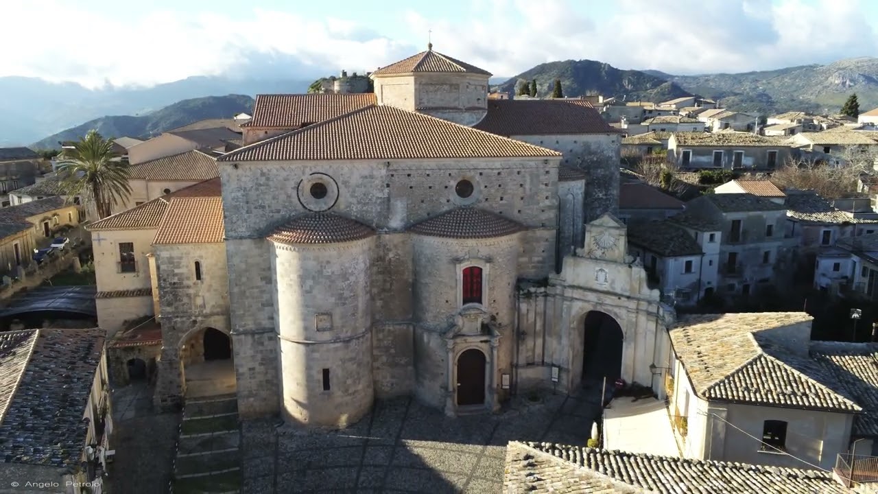 Gerace, borgo storico tra i più belli d'Italia. La rupe dello sparviero | Calabria | Drone Anafi 4K