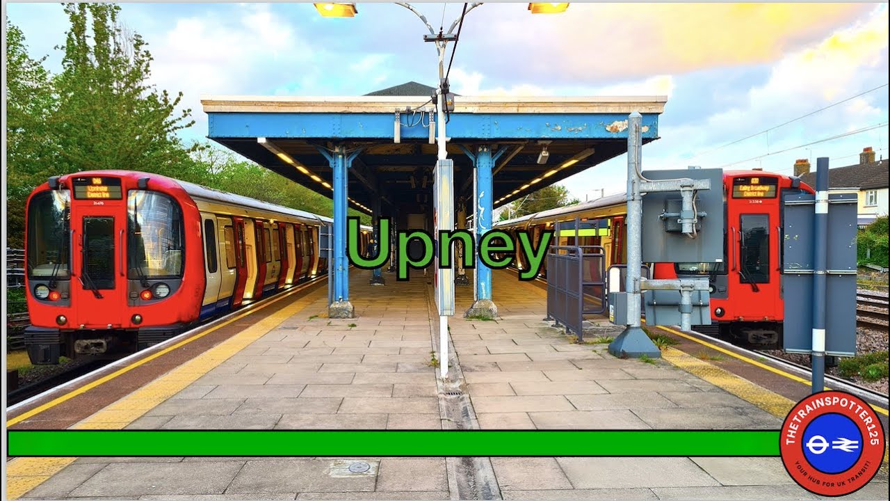 Trains at Upney Station - London Underground (05/05/2023)