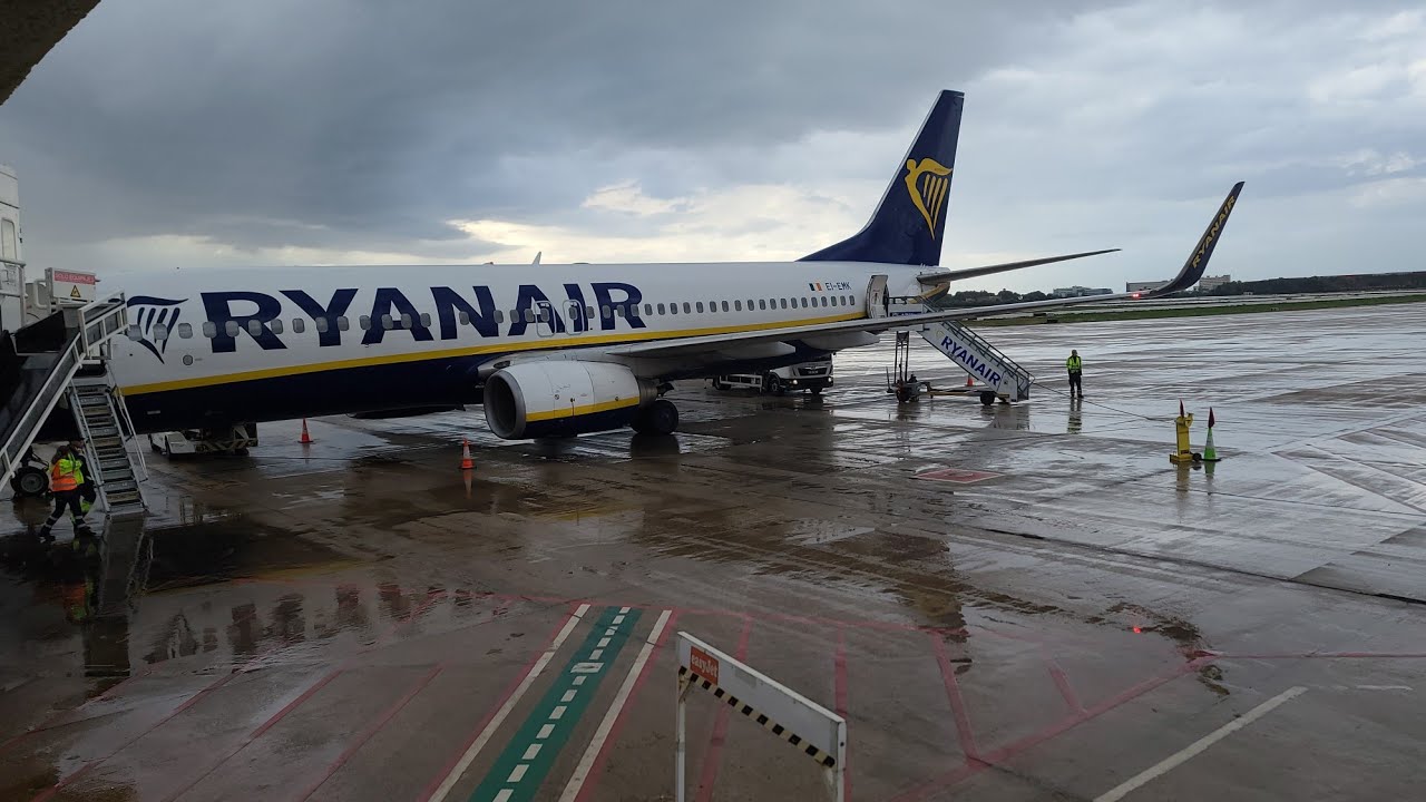 Ryanair Boeing 737-800 Flight From Palma De Mallorca To Birmingham