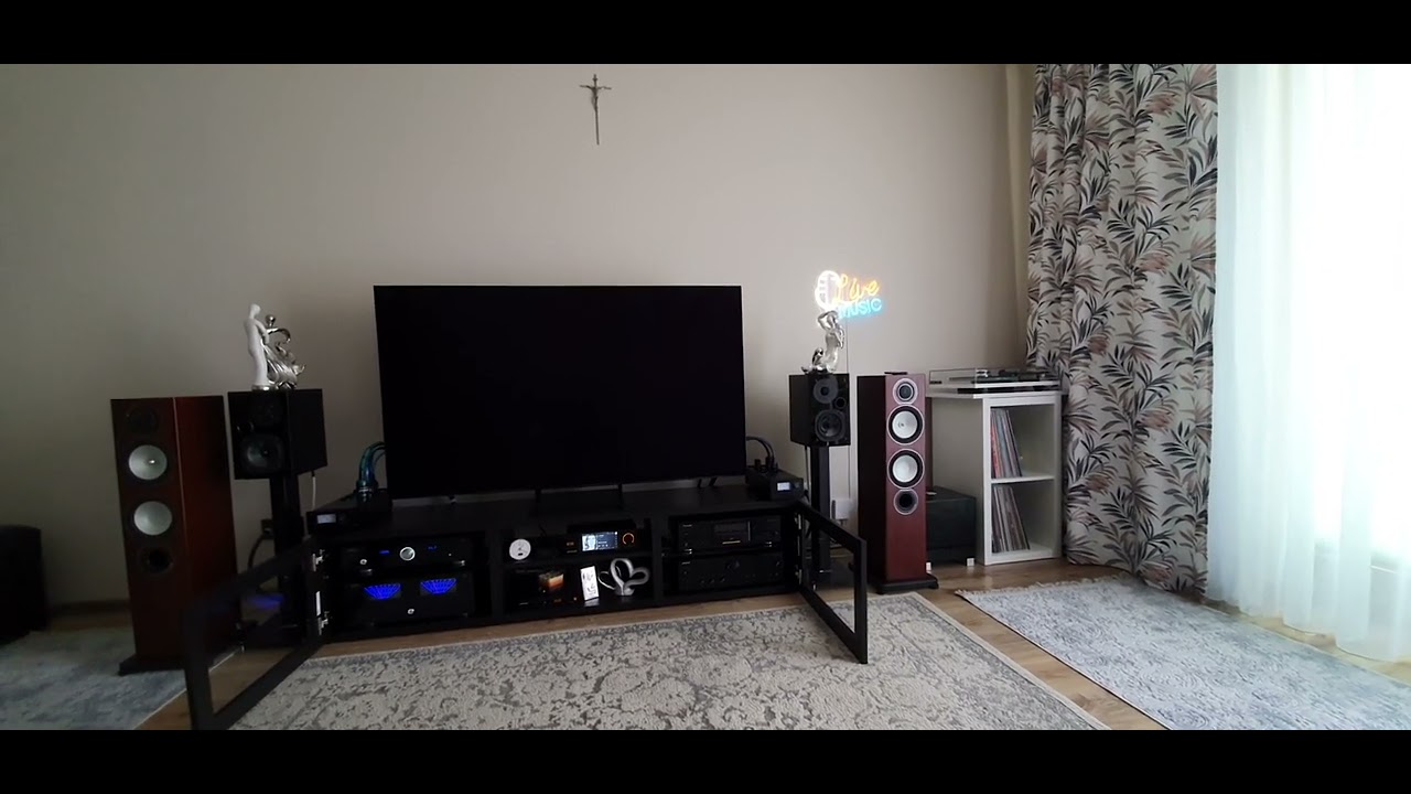 Usher  S - 520 & Advance Acoustic x-A-160