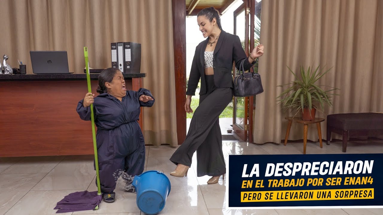 Jovencitas soberbias la despreciaron en el trabajo por ser enana | La despreciaron por ser enana