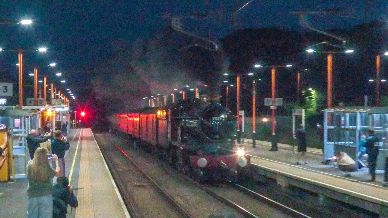 A Great Western Castle Is Unleashed Through Bromsgrove at 77mph !