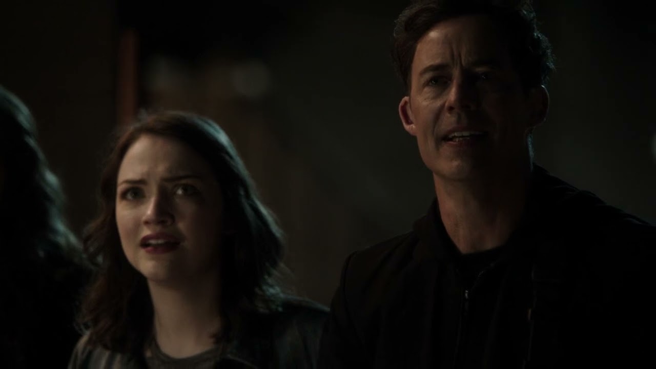 Flash beats Zoom (The Flash S02E23 The Race of His Life)