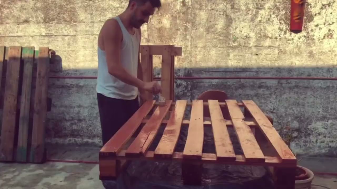 Tutorial c&oacute;mo hacer un banco con palets. #hazlotumismo Bricochapuzas