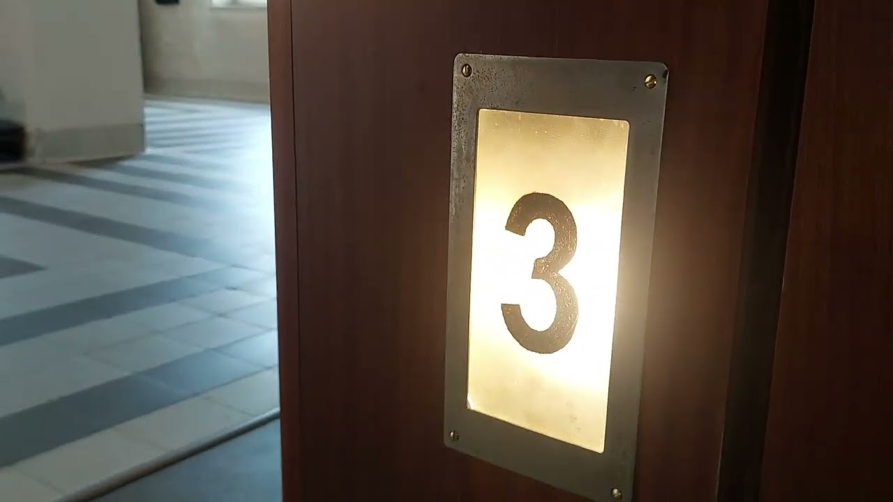 Specjał Urodzinowy 2/2 - Paternoster VEB Aufzugswerk zmod. @ Urząd Wojewódzki, Katowice