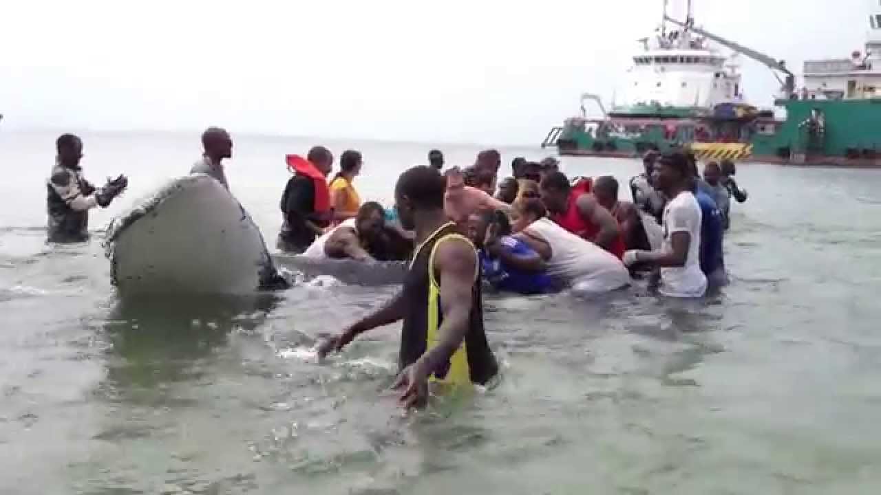 Sauvetage d'une baleine au GABON\Port-Gentil\quai Total