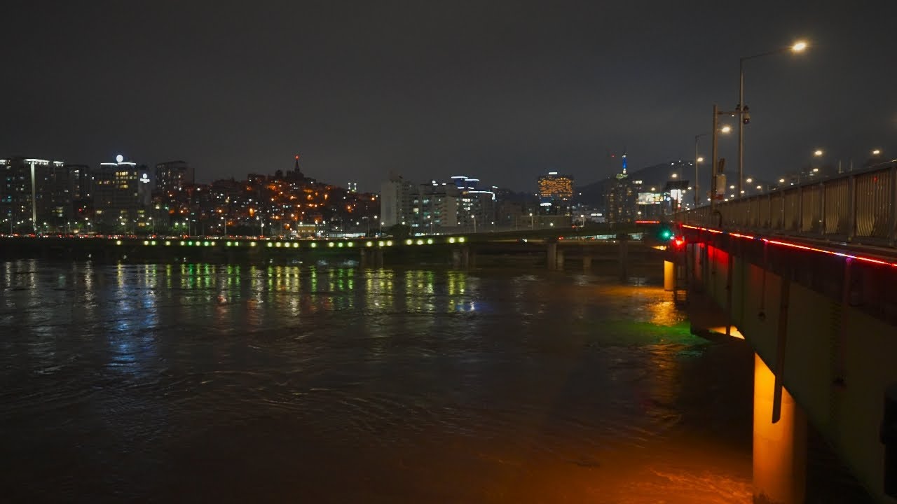 Hannam Bridge and Dokseokdang-ro in Hannam-dong, Seoul hit by heavy rain | Seoul South Korea 4K HDR