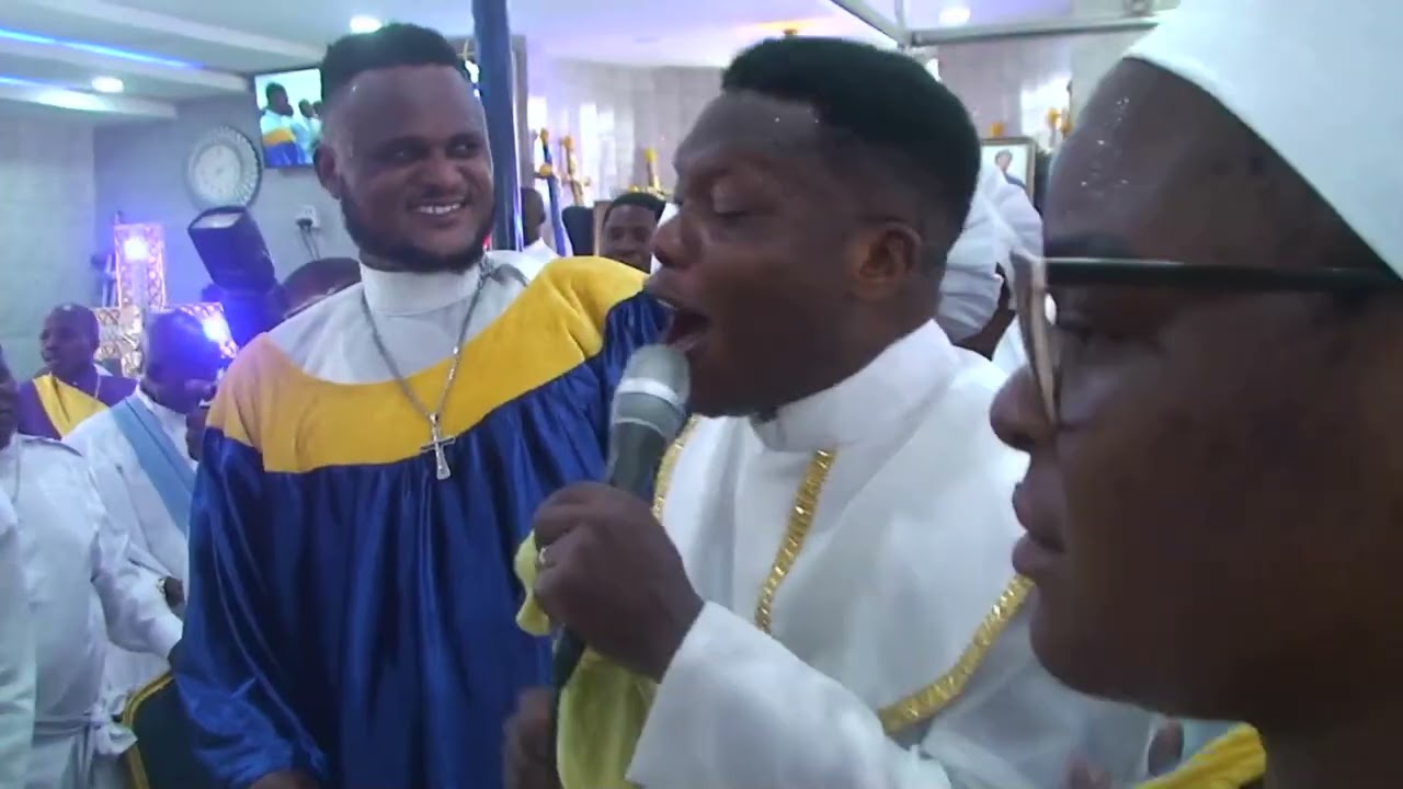 THE MOMENT MEGA 9'9 CAME IN UNEXPECTED TO SURPRISE THE CELEBRANT - MRS ABIOLA OLADUNJOYE AT 50