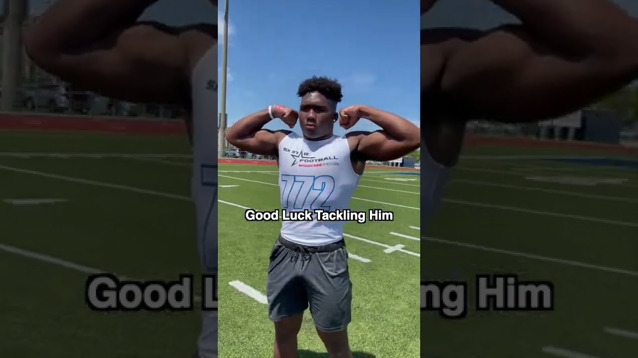 SUPER JACKED SOPHOMORE RUNNINGBACK 🤯 #shorts