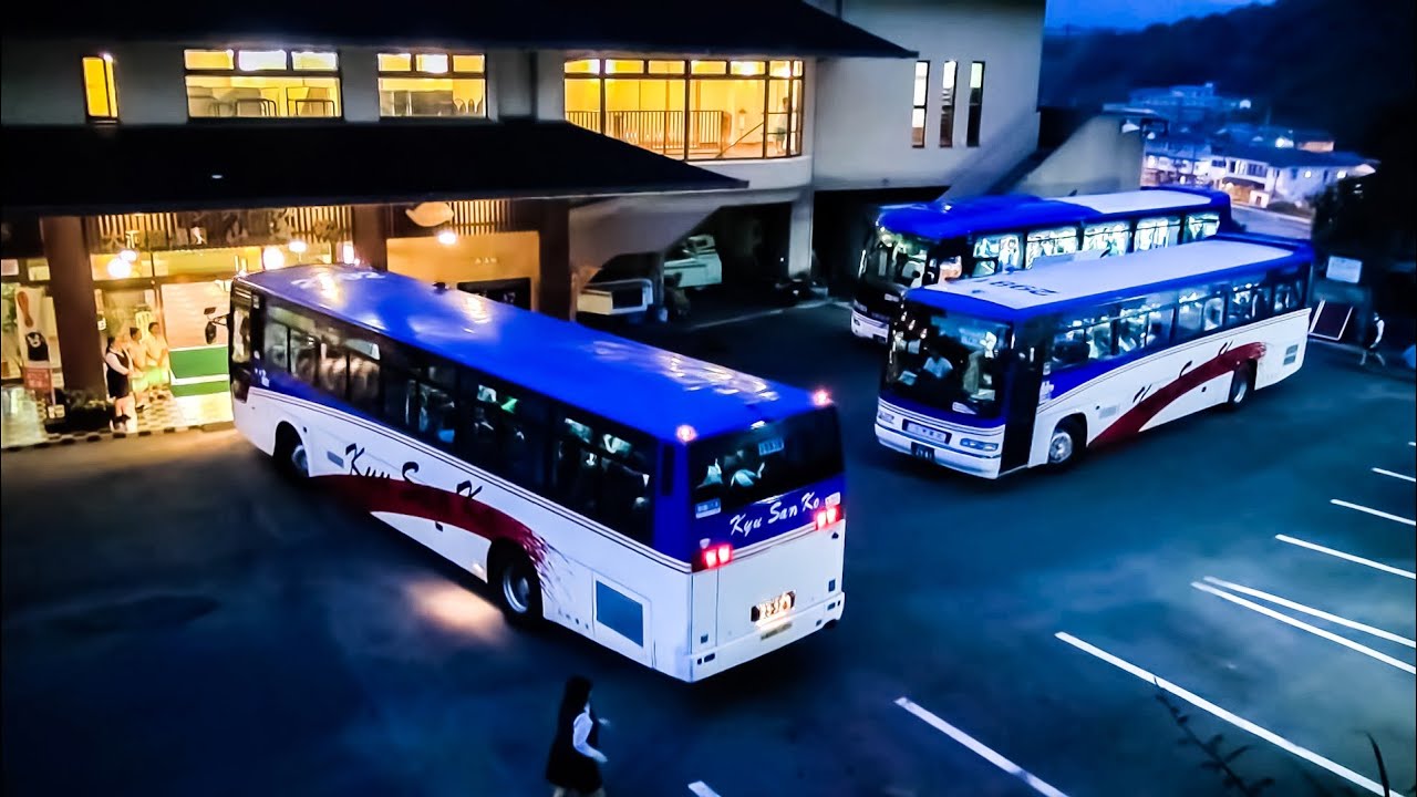 バス6台、夜間に続々到着して転回駐車  九州産交観光 大型バス Night in tourist bus in Japan.