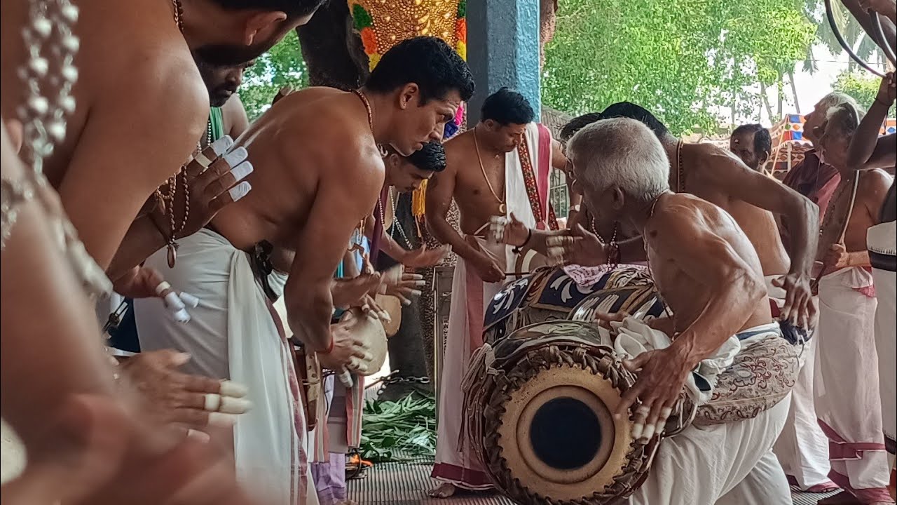 Kallekulangara Eeashwaramangalam Makaravilakku - Koottikottu