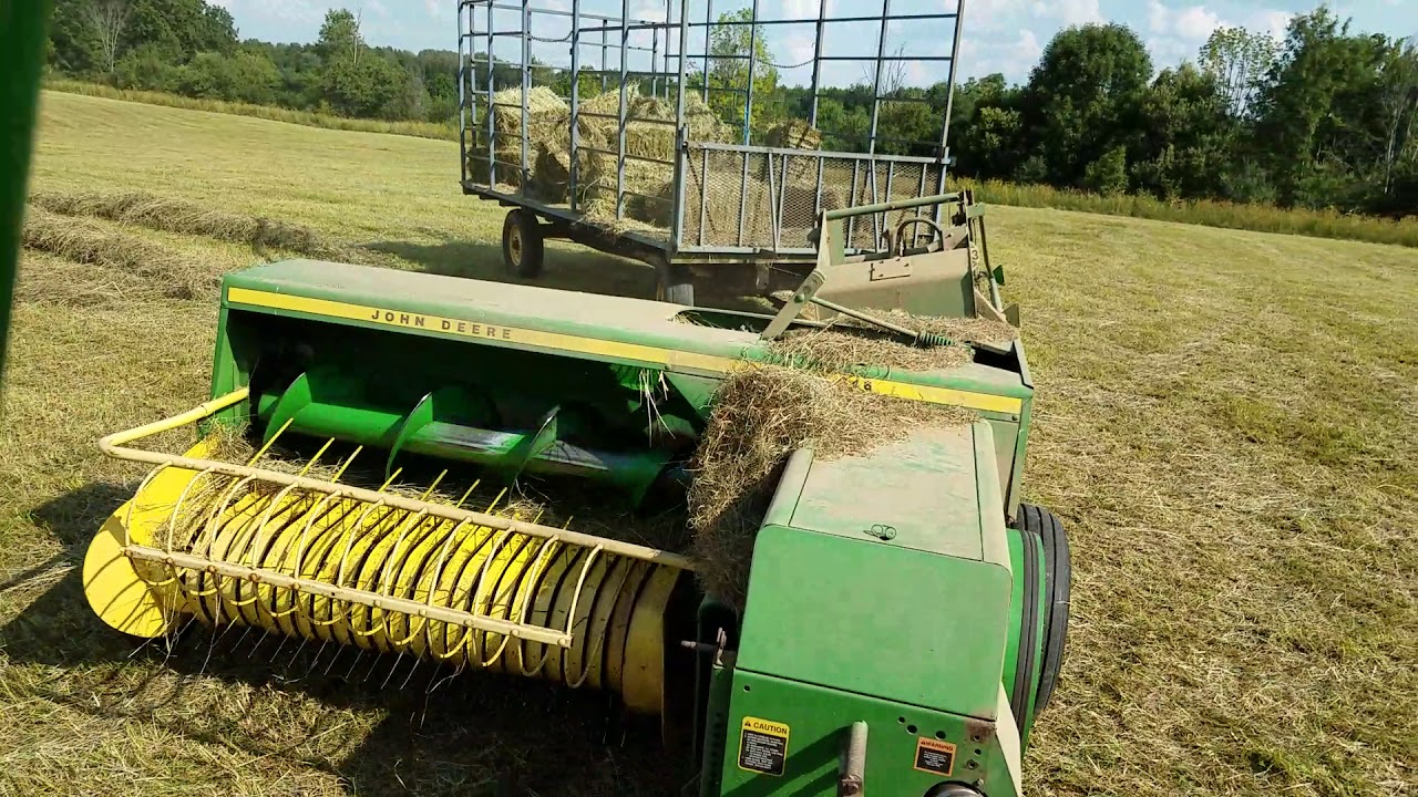 Baling Hay with John Deere 346 and 1966 4020