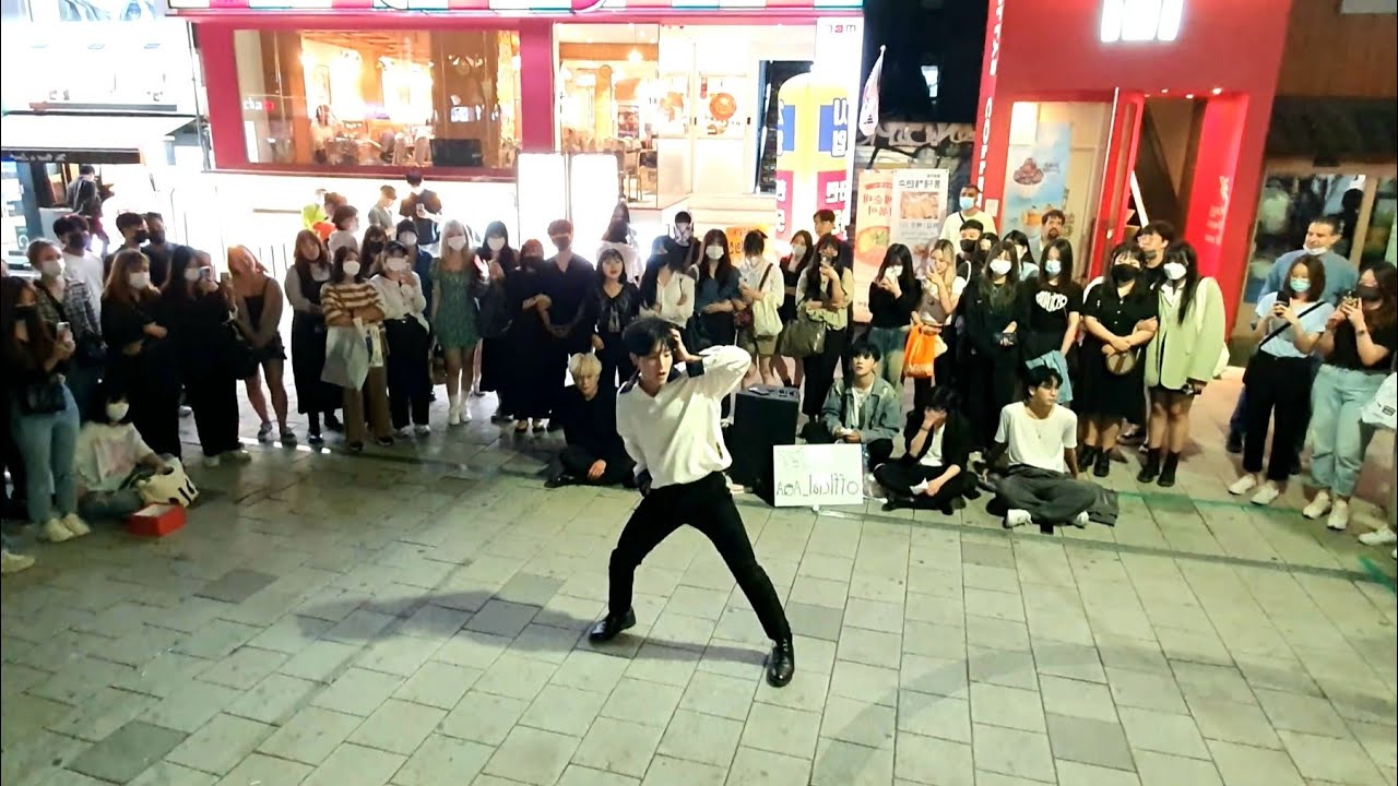 MONDAY. AQA, LEE TAEYOUNG. IDOL CLASS CAPTIVATING PERFORMANCE. HONGDAE STREET. MIRRORED.