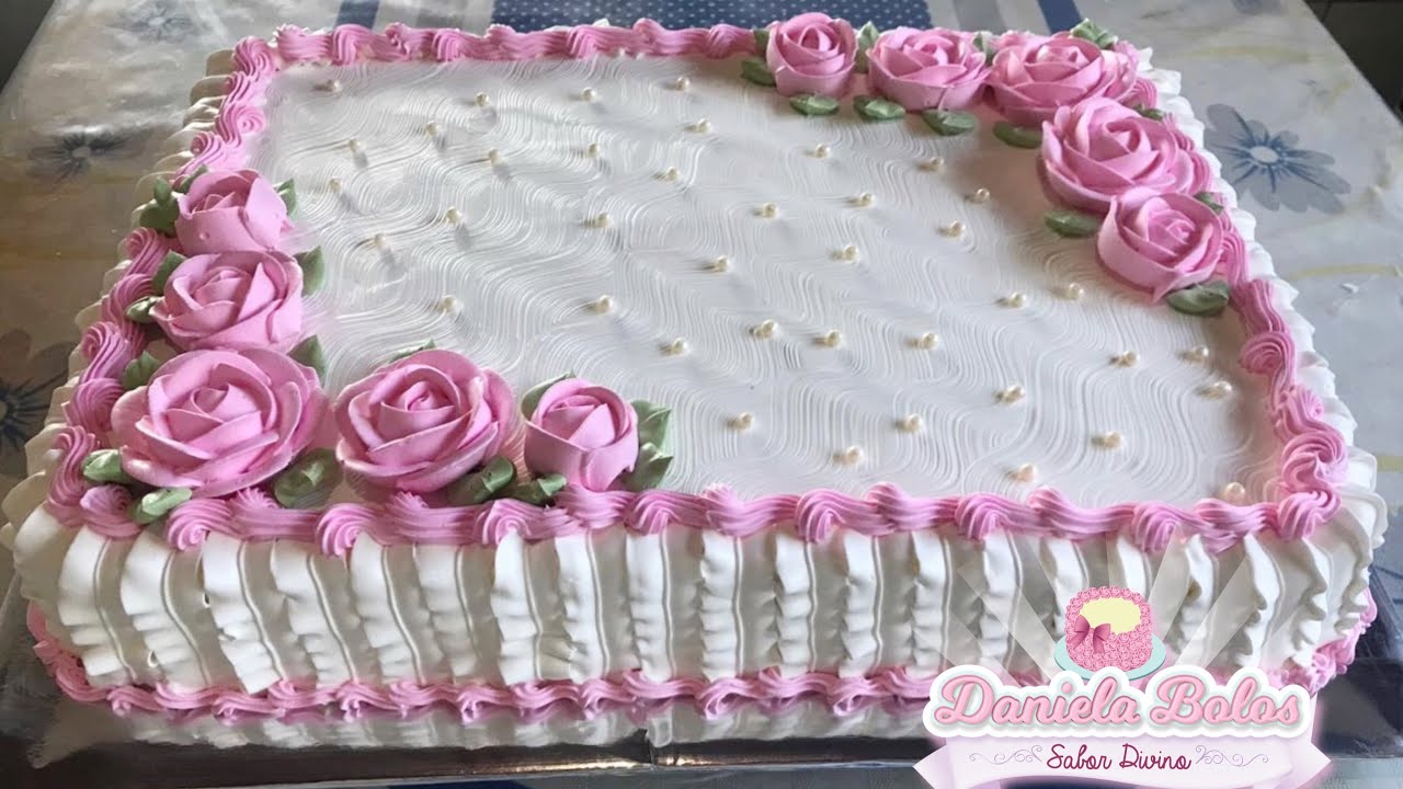 CONFEITANDO O BOLO GRANDE DE 80 PESSOAS