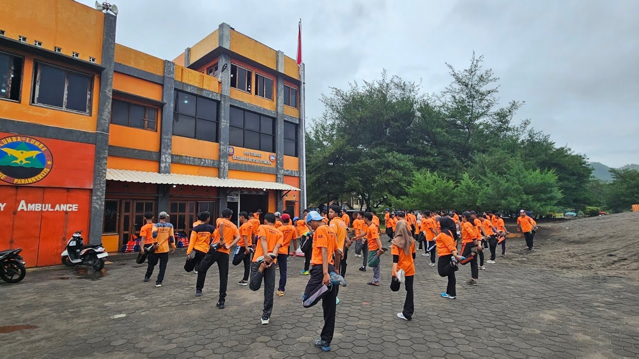 Pemanasan sebelum berenang ke laut bersama lumba lumba muda 🤟🤟💪🤙