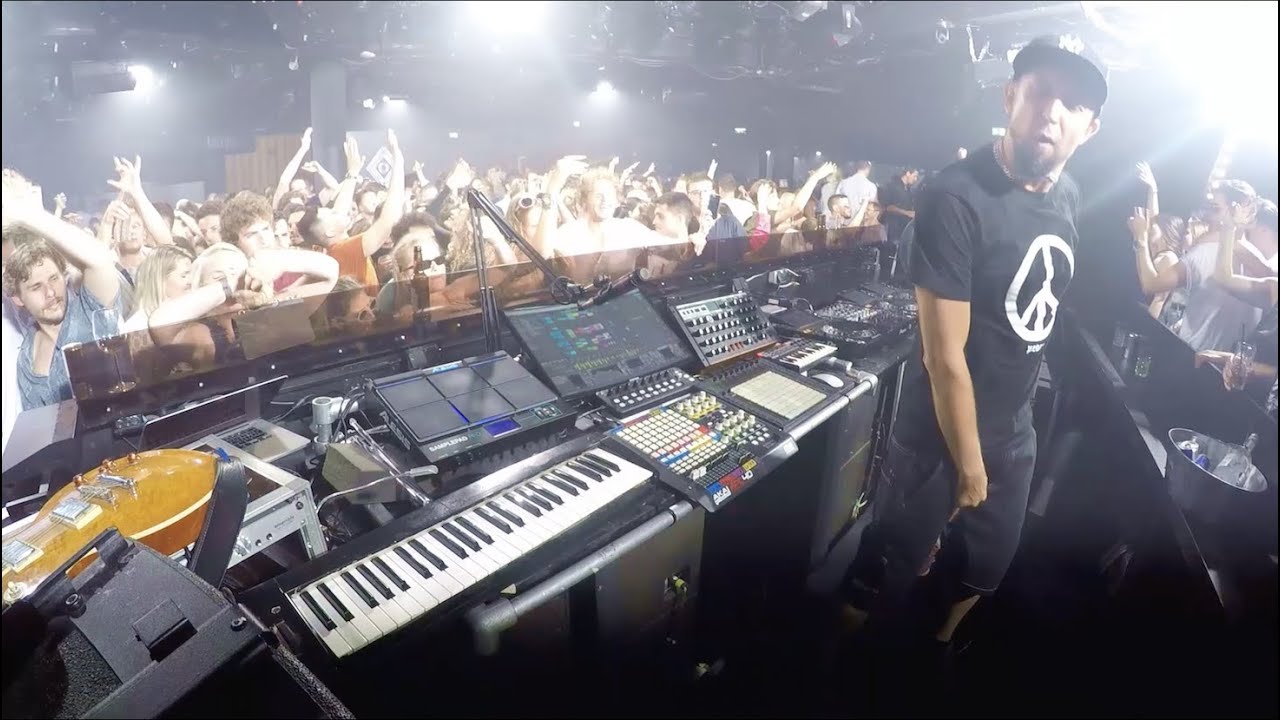 VAL EBM spectacular Techno Live Act @ O der Klub 2022 | Full Set | Ableton | Moog | Vocal | Drums