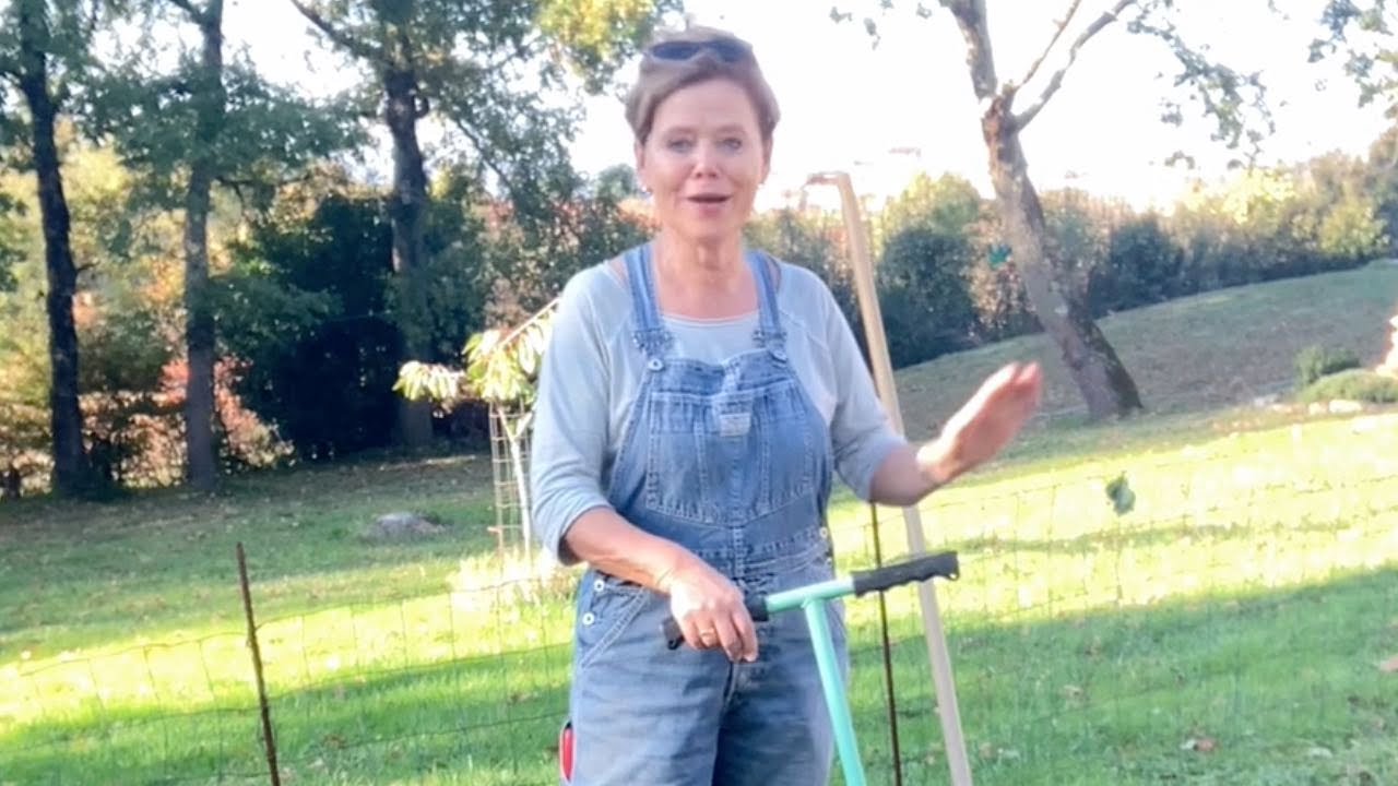 Ini's Moestuin #35 Bemesten voor de winter. Verhoogde moestuinbak vullen en beplanten voor de winter