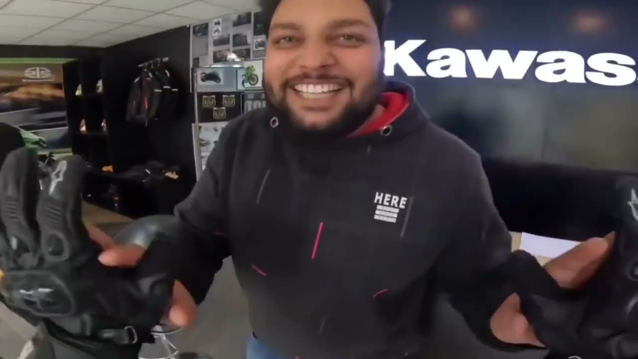 Yamaha R1♥️ll Vs ll Kawasaki Zx10r😍ll Kaun jeete ga l Motovlogger Jannu Stuntz #jannustuntz #zx10r 