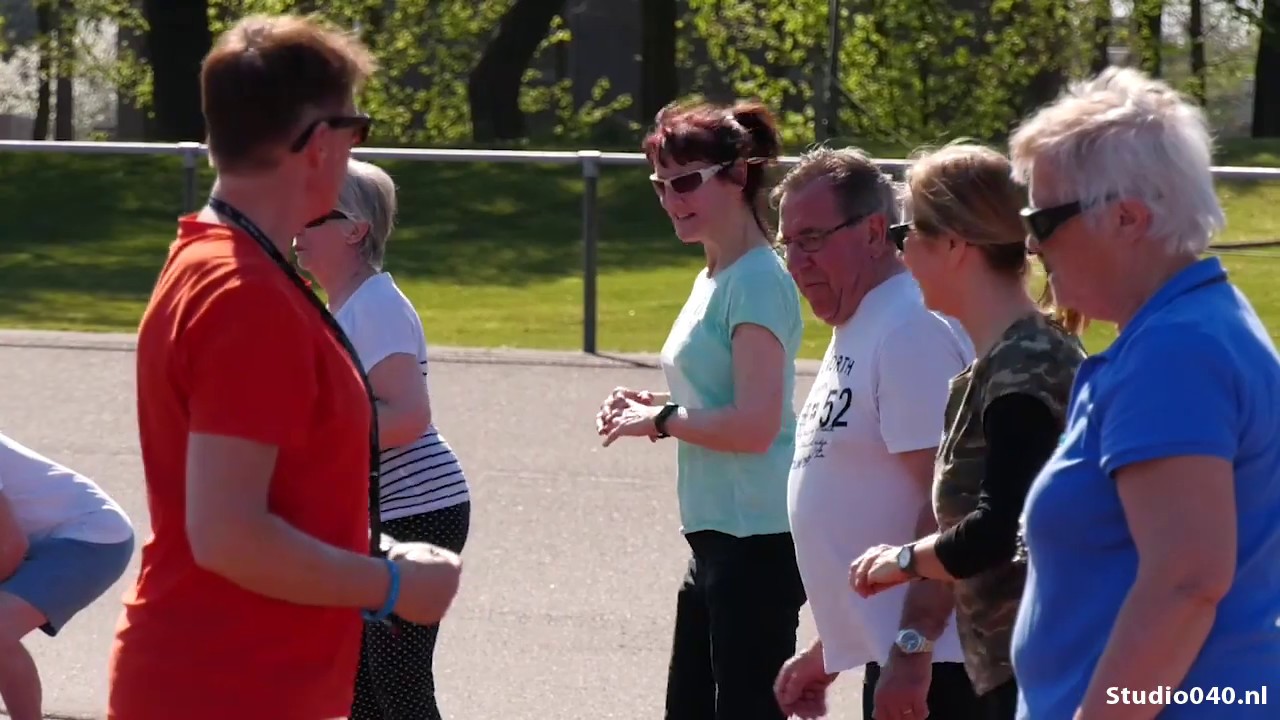 Ouderen sporten buiten