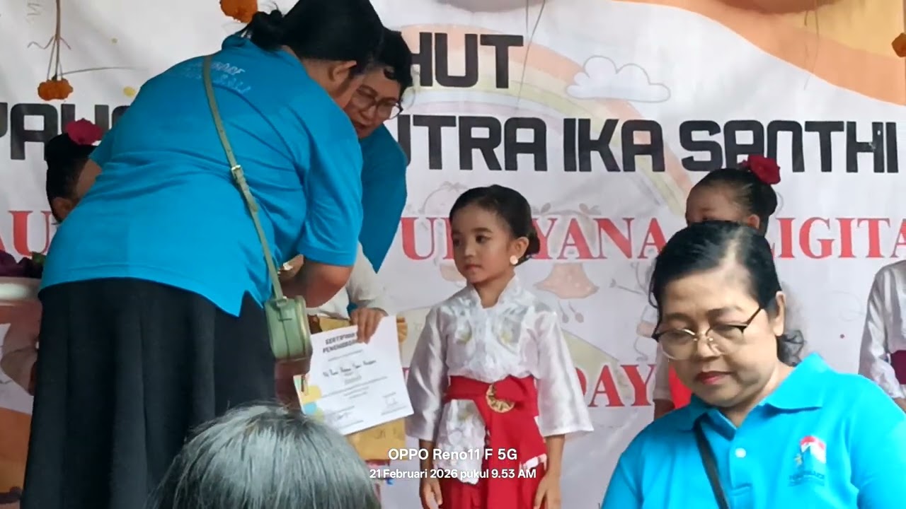 Penyerahan hadiah lomba tari puspanjali di ulang tahun yayasan PUTRA IKA SANTHI