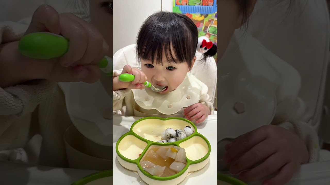 Today I'm having a big bone! 🍖#babyeating #babyfoodie #baby #babygirl #cuty #babyhealthyfood