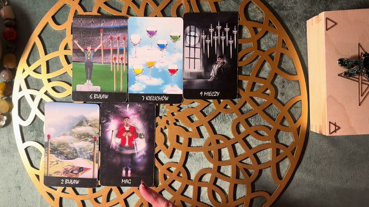KTO SIĘ W TOBIE ZAKOCHAŁ 😍 #tarot #tarotreading #wróżba #tarotcards #tarotreading #tarotreader
