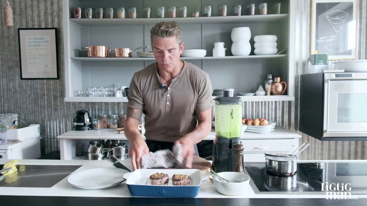 Tournedos af Naturokse | Med sur-søde løg og en emulsion af persille og estragon