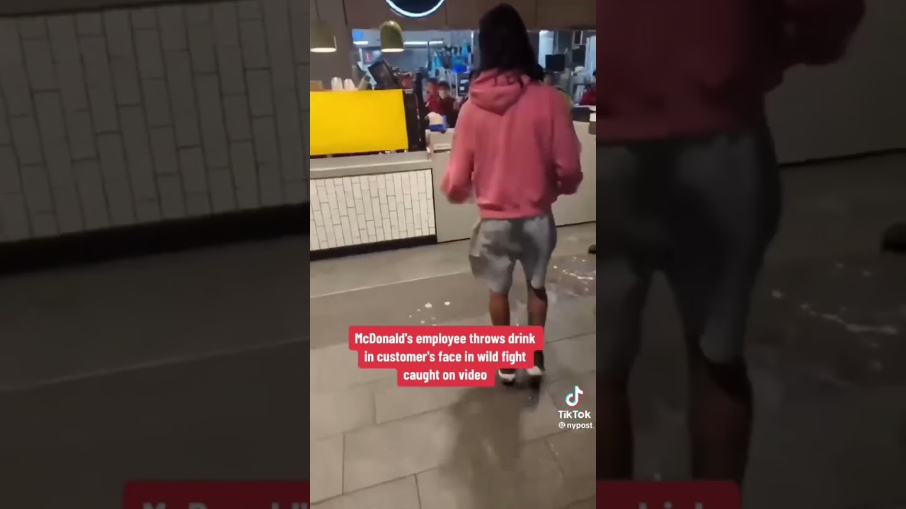 McDonald&rsquo;s Employee Throws Drink In Costumers Face #shorts #mcdonalds #fight