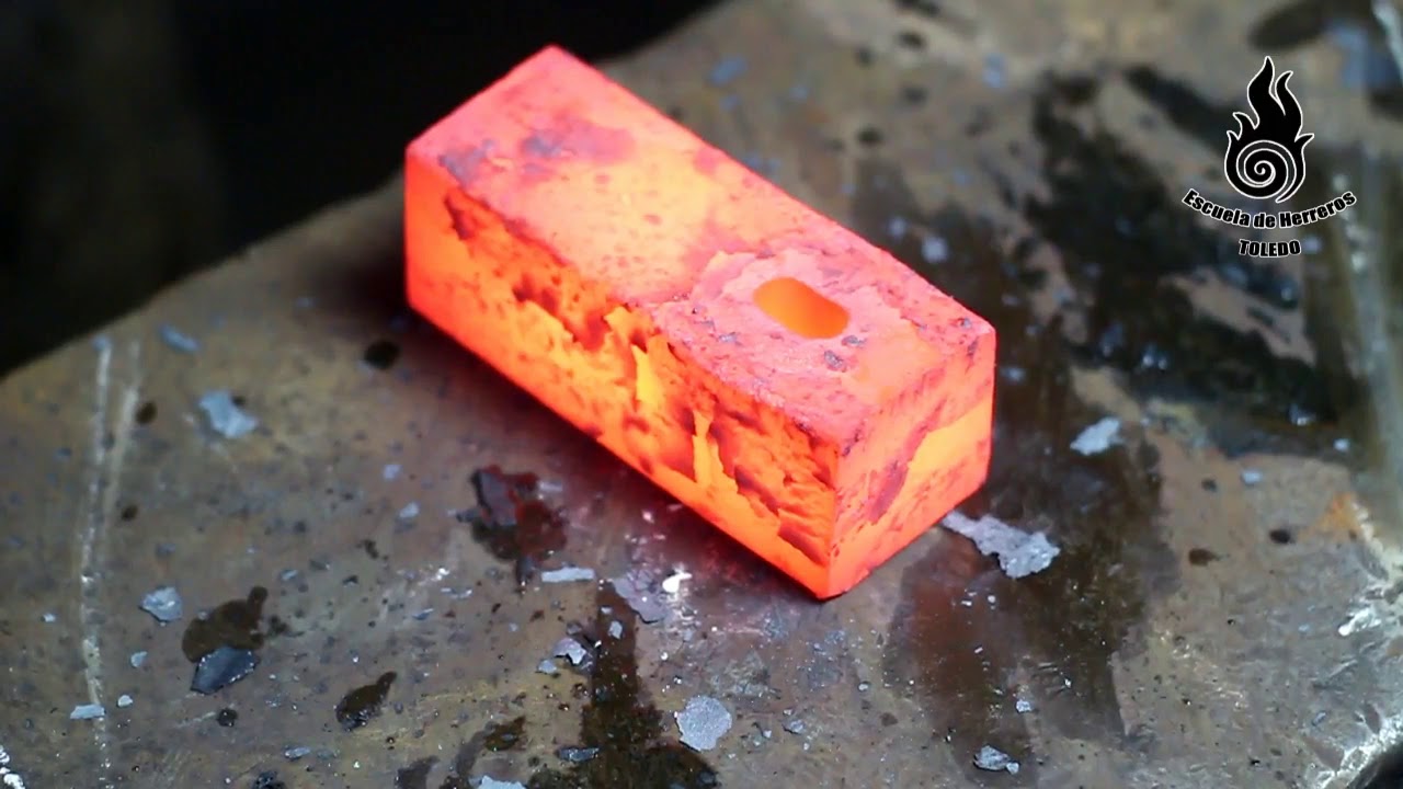 Cómo hacer un Martillo de hierro (Escuela de Herreros 