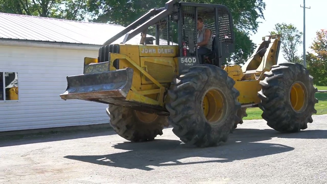 Lot 117: 1994 John Deere 540D Cable Skidder