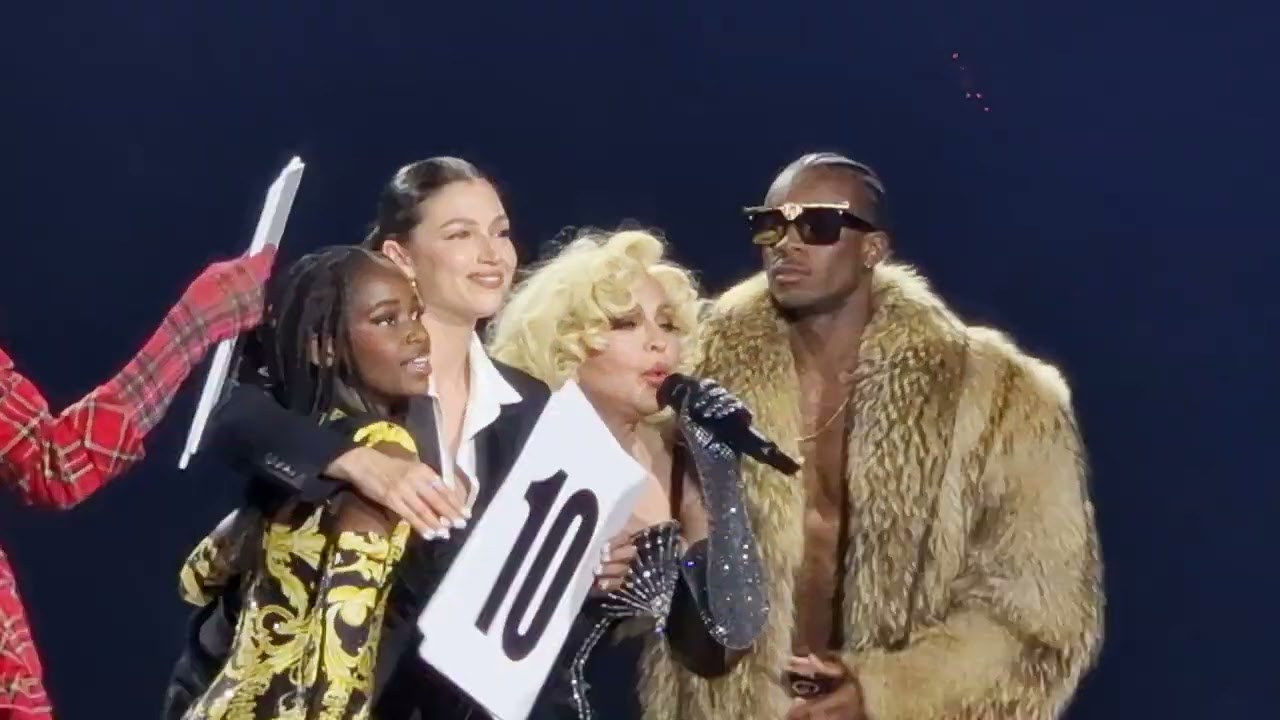 Madonna - Vogue feat. &Uacute;rsula Corber&oacute;, 2.11.2023 Barcelona (Celebration Tour) 6/8