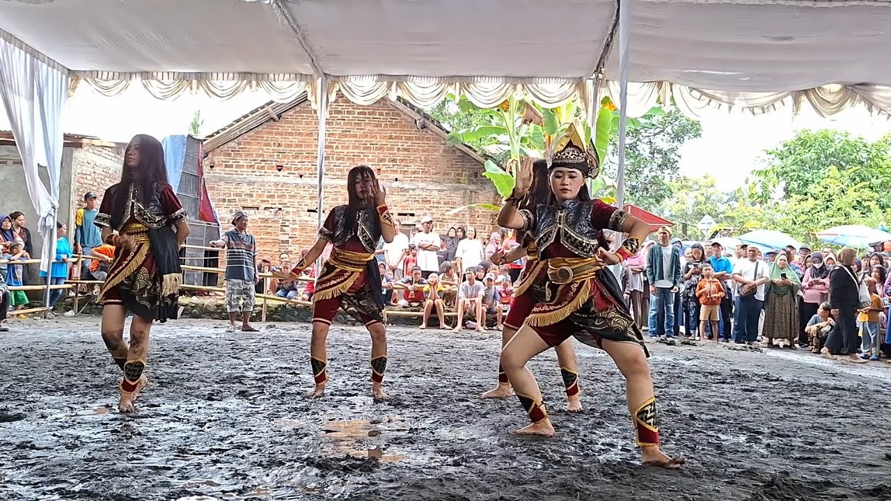 Kiprah Cewek Cantik Kuda Lumping Turonggo Mudo 2