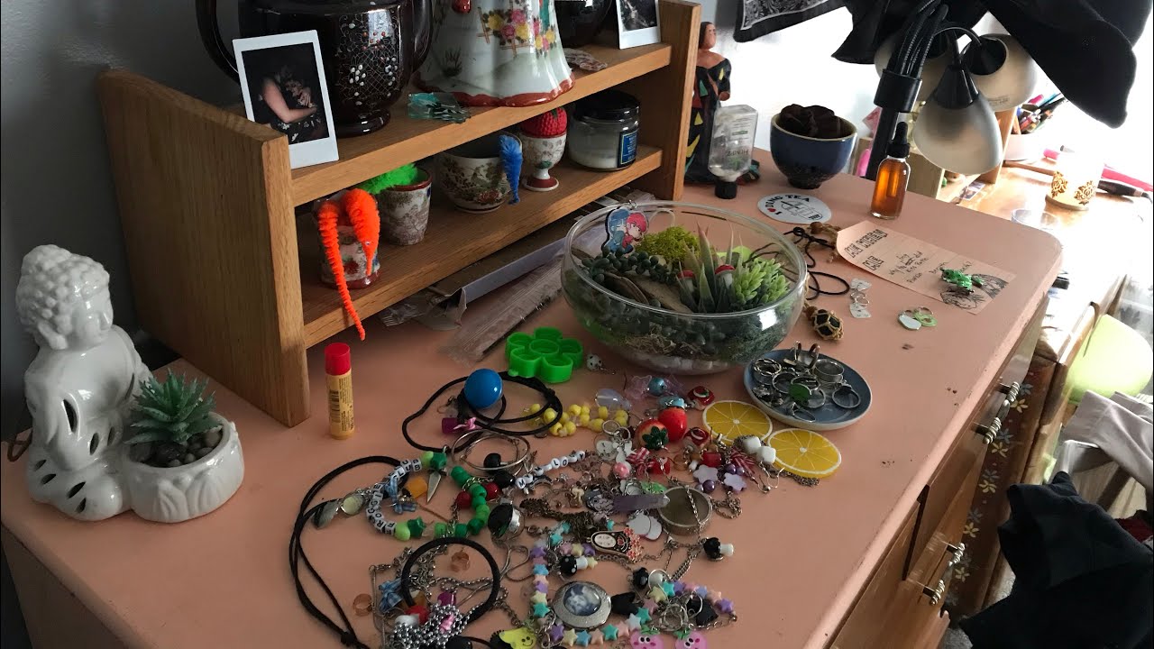 ASMR - LoFi room tour, SOOO many trinkets !! 🌸🍄